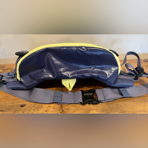 Patagonia black hole 5 L waist/hip pack – glossy rare discontinued style - Picture 2 of 7